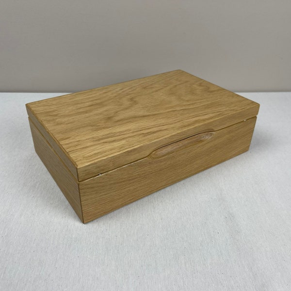 Wooden box 29 x 18.5 x 8.5 cm / oak wood / knots / unique / Christmas gift / / Holzbox/ Eichenholz natur / Äste / Schatulle aus Eiche