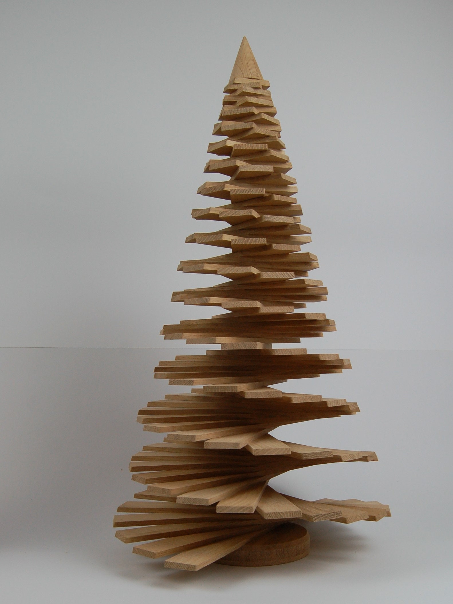 Handgefertigter Weihnachtsbaum aus Holz Natur / 25in63cm / Eichenholz
