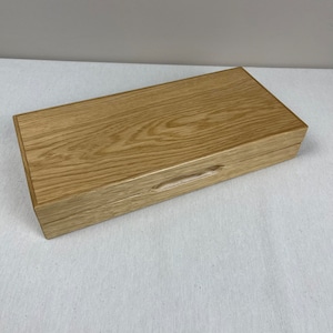 Boîte en bois 32 x 15 x 5,5 cm / bois de chêne / unique / cadeau de Noël // Holzbox/ Eichenholz natur / Äste / Schatulle aus Eiche
