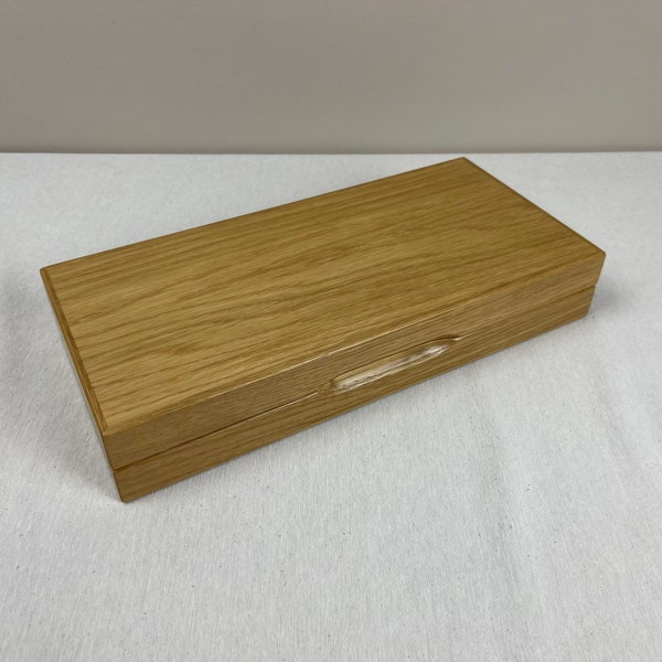 Wooden box 32 x 15 x 5.5 cm / oak wood / unique / Christmas gift // Holzbox/ Eichenholz natur / Äste / Schatulle aus Eiche