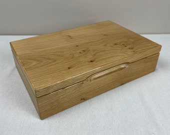 Holzkiste 32 x 22 x 8 cm / Eichenholz / Äste / Unikat / Weihnachtsgeschenk // Holzbox/ Eichenholz natur / Äste / Schatulle aus Eiche