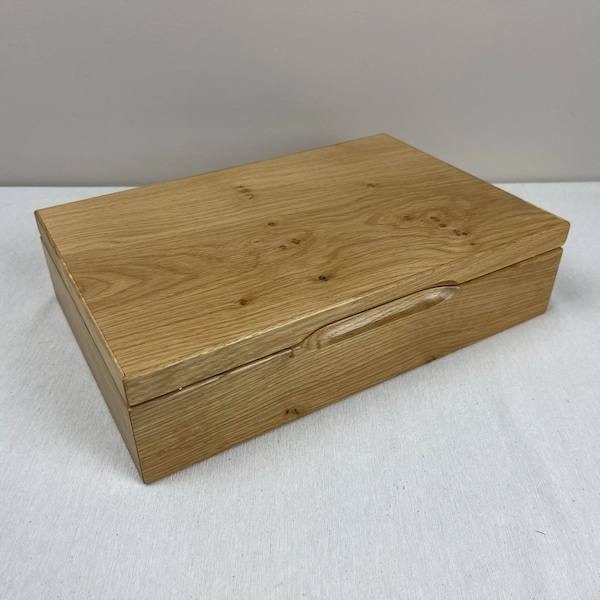 Wooden box 32 x 22 x 8 cm / oak wood / knots / unique / Christmas gift // Holzbox/ Eichenholz natur / Äste / Schatulle aus Eiche