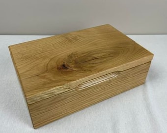 Wooden box 29 x 18.5 x 9.5 cm / oak wood / knots / unique / Christmas gift / / Holzbox/ Eichenholz natur / Äste / Schatulle aus Eiche