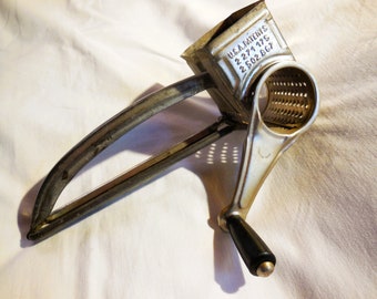 Vintage MOULI Grater – 1960s French Kitchen Tool