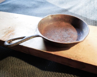 Vintage 6.5" Cast Iron Skillet, Double Spout, Farmhouse Decor