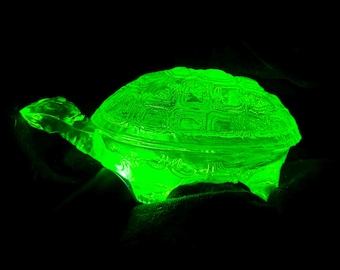 Vintage Art Deco Uranium Glass Turtle Box Bohemian Vaseline reactive Glass Glows Under UV collectible uranium jewelery box