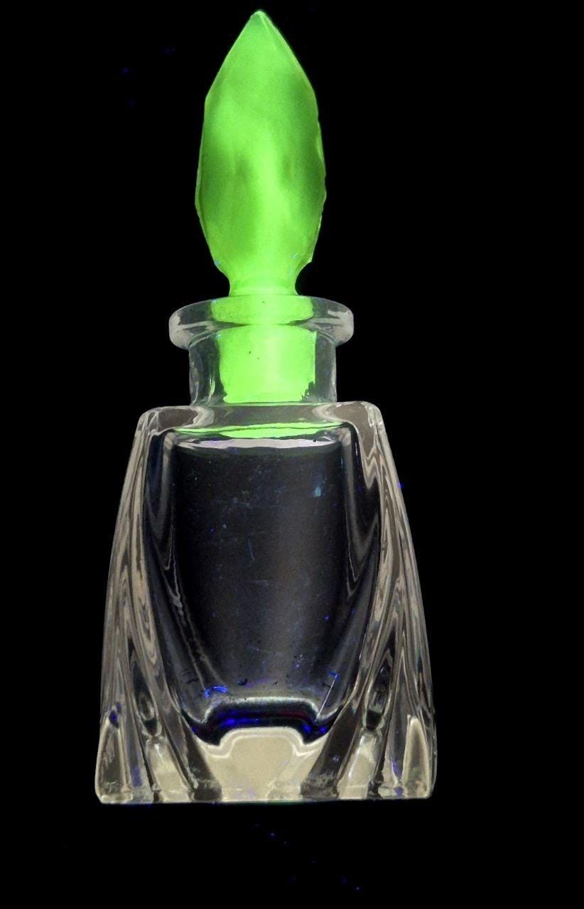 Vintage Art Deco Perfume Bottle: Desna Ingrid Green Manganese Glass
