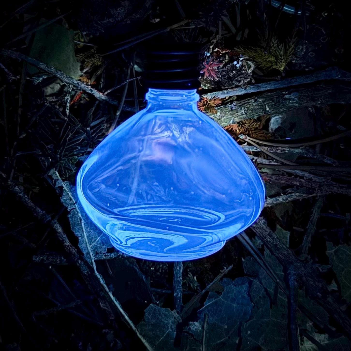 プレスガラスの小さな青い小瓶 香水瓶 コバルトブルー パヒュームボトル/J627 : スプレーボトル ガラス瓶 100mL コバルト 青色 遮光