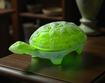 Vintage Frosted Green Glass Turtle Trinket Box – Matte Exterior, Glossy Interior, Non uranium glass
