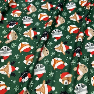 Double Brushed Poly, Winter Waldfreunde mit Dunkelgrüner Basis,