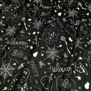 Dubbelborstad polyeten, Halloween-klotter på svart bas, 180 gsm