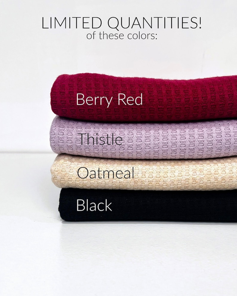 Puede incluir: Pila de cuatro muestras de tela en diferentes colores: rojo baya, cardo, avena y negro. El texto "LIMITED QUANTITIES! of these colors:" est&aacute; en la parte superior de la imagen.