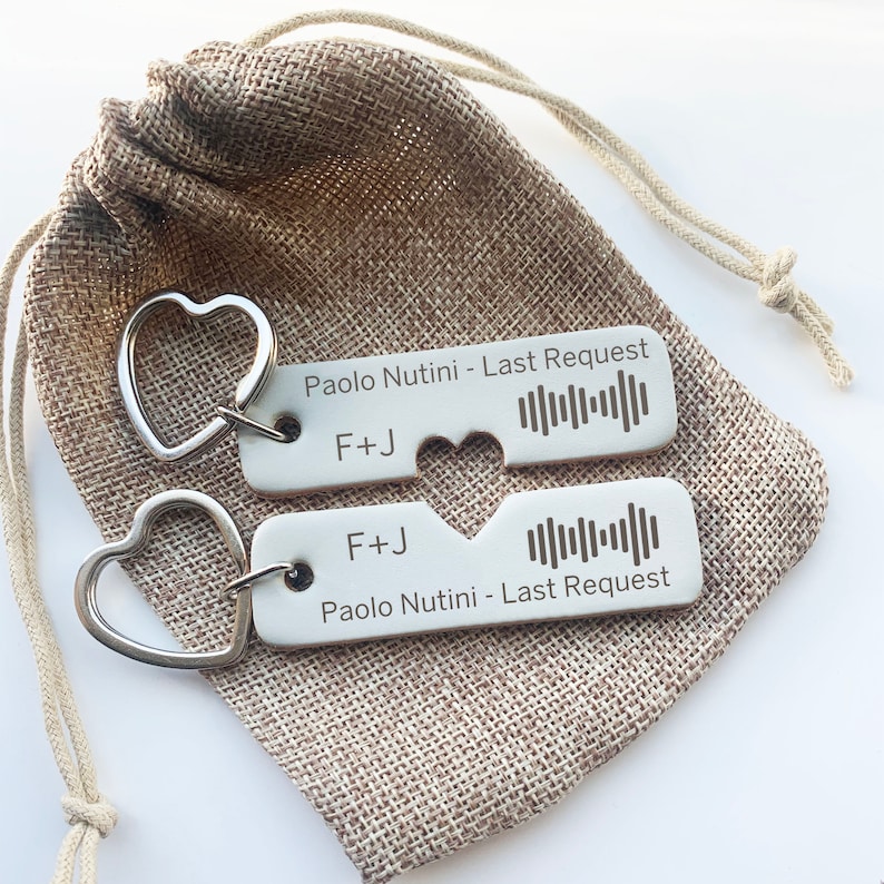 Personalised Engraved Birthday Gift, Personalized Spotify Music Gift for Him for Her, Pair of Keyrings Keychain, Boyfriend Anniversary Gift 
