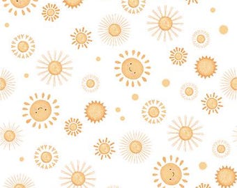 Pode incluir: Um padrão repetitivo sobre um fundo branco apresentando várias ilustrações de sóis em tons de laranja claro e amarelo. Os sóis variam em tamanho e design, alguns exibindo rostos sorridentes simples e outros apresentando diversos estilos de raios.