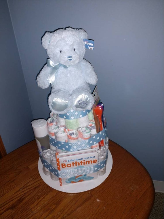 cake made of diapers