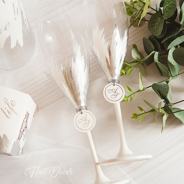 Personalized Wedding flutes Cake Servers & Knives White champagne glasses Silver glasses Silver wedding Classic toasting flutes Set of 4