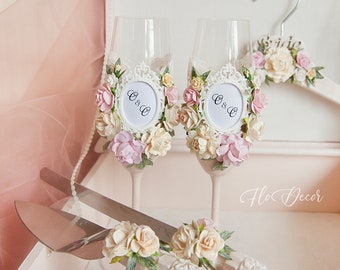 Personalized Champagne Flutes Light pink Toasting Flutes Wedding Set Vintage Rustic Chic Wedding Decor Wedding Glasses for bride and groom