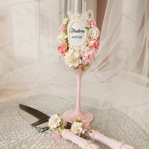 Bicchieri da champagne rosa chiaro personalizzati e set di posate per dolci Eleganti flûte da brindisi rosa Quinceanera Flute da champagne rosa Calici rosa