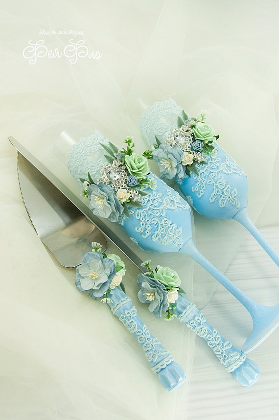 Ivory Champagne glasses Classic Toasting Flutes for wedding Bride and Groom Cake wedding wine glasses with flowers and lace Light yellow