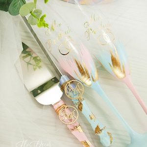 Personalized Wedding flutes Cake Servers & Knives Light pink champagne glasses Gold classic toasting flutes Set of 4 Mis Blue Quinceanera