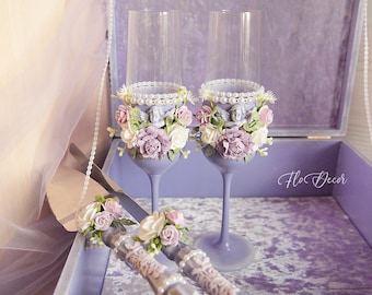 Wedding flutes Purple champagne glasses Lavender cake server sets Violet glasses Summer wedding Classic toasting flutes Shabby chic Set of 4