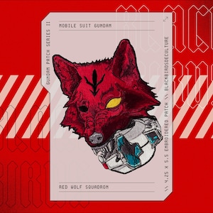 Puede incluir: Parche bordado con un lobo rojo con ojos amarillos y una mandíbula robótica. El parche dice "MOBILE SUIT GUNDAM" y "RED WOLF SQUADRON". El parche mide 10,8 x 14 cm.