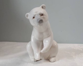 Lladro Resting Polar Bear Polar Bear Figurine Sculptor Juan Huerta Spanish Porcelain
