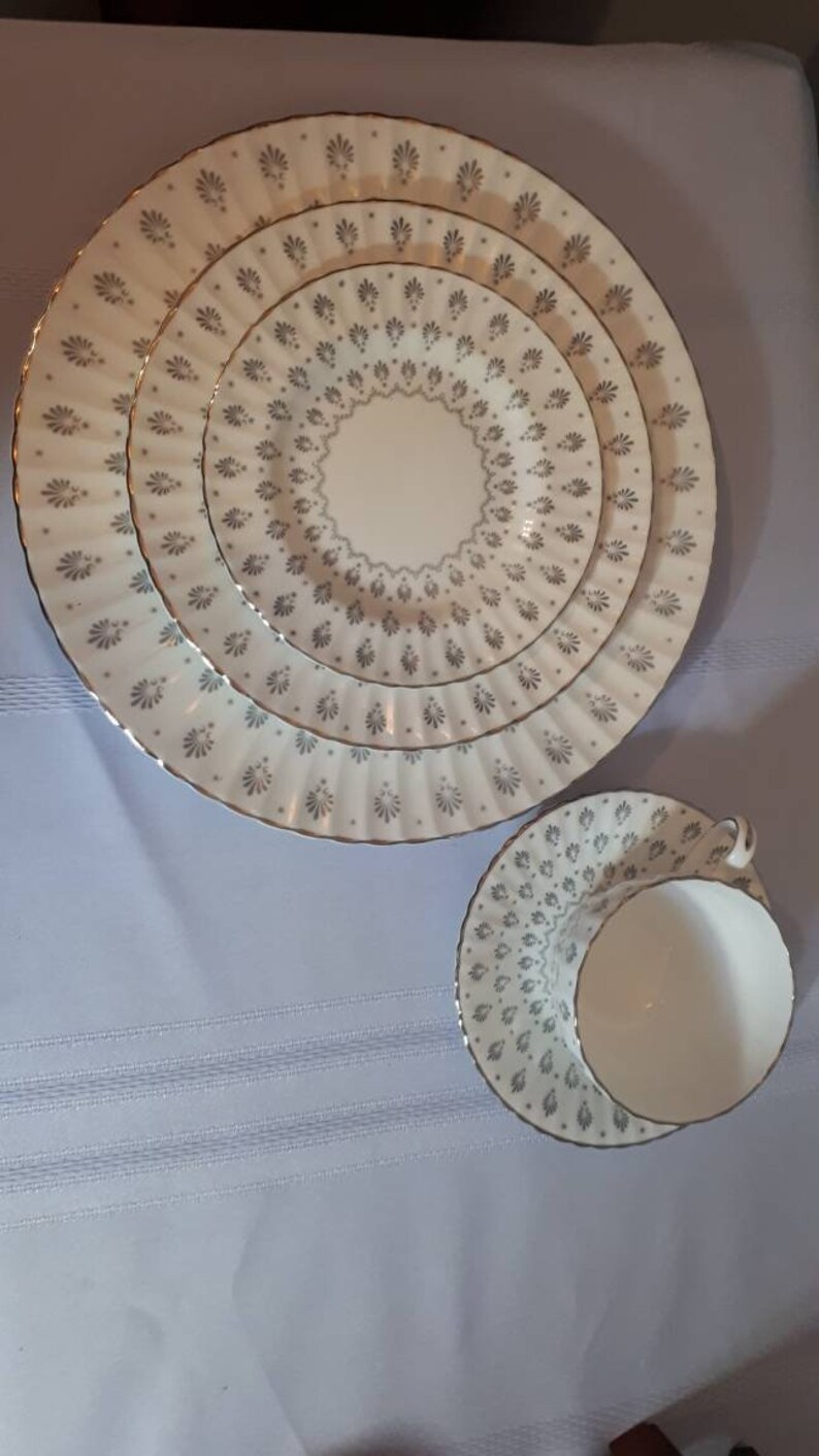 Vintage Paragon Regency Print 5 Piece Dinnerware Set