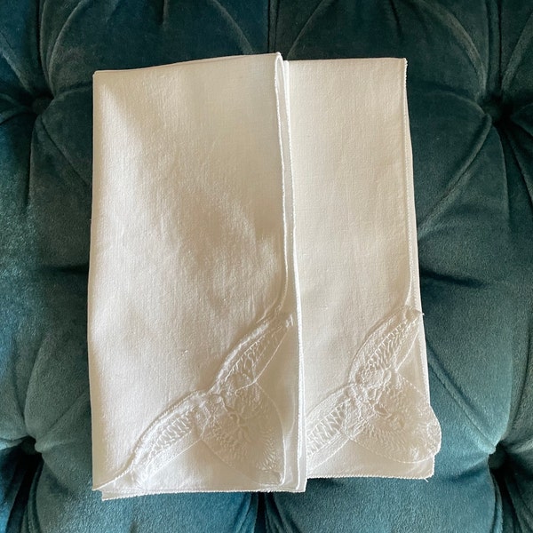 Napkin White Cotton with Brandenburg Lace Corner