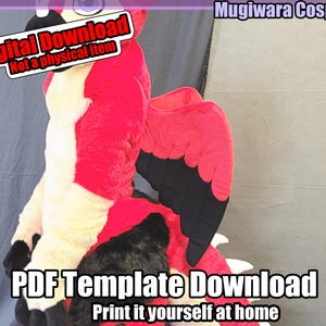 Puede incluir: Una plantilla PDF descargable para un disfraz de peluche rojo y negro. El texto "Mugiwara Cosplay" y "PDF Template Download Print it yourself at home" es visible en la imagen.