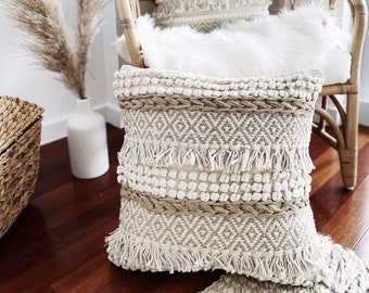 Boho Throw Pillow cover, Handwoven Bohemian Pillow cover, Fringe Boho Pillow cover, Woven Fringe Pillow, Jute Pillow, Neutral Cream Pillow