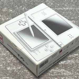 Polar White Authentic Original Nintendo DS Lite. Japan Market