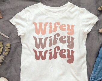 Uniek Wifey-sublimatieontwerp met golvend lettertype voor Cricut- en trouwprojecten