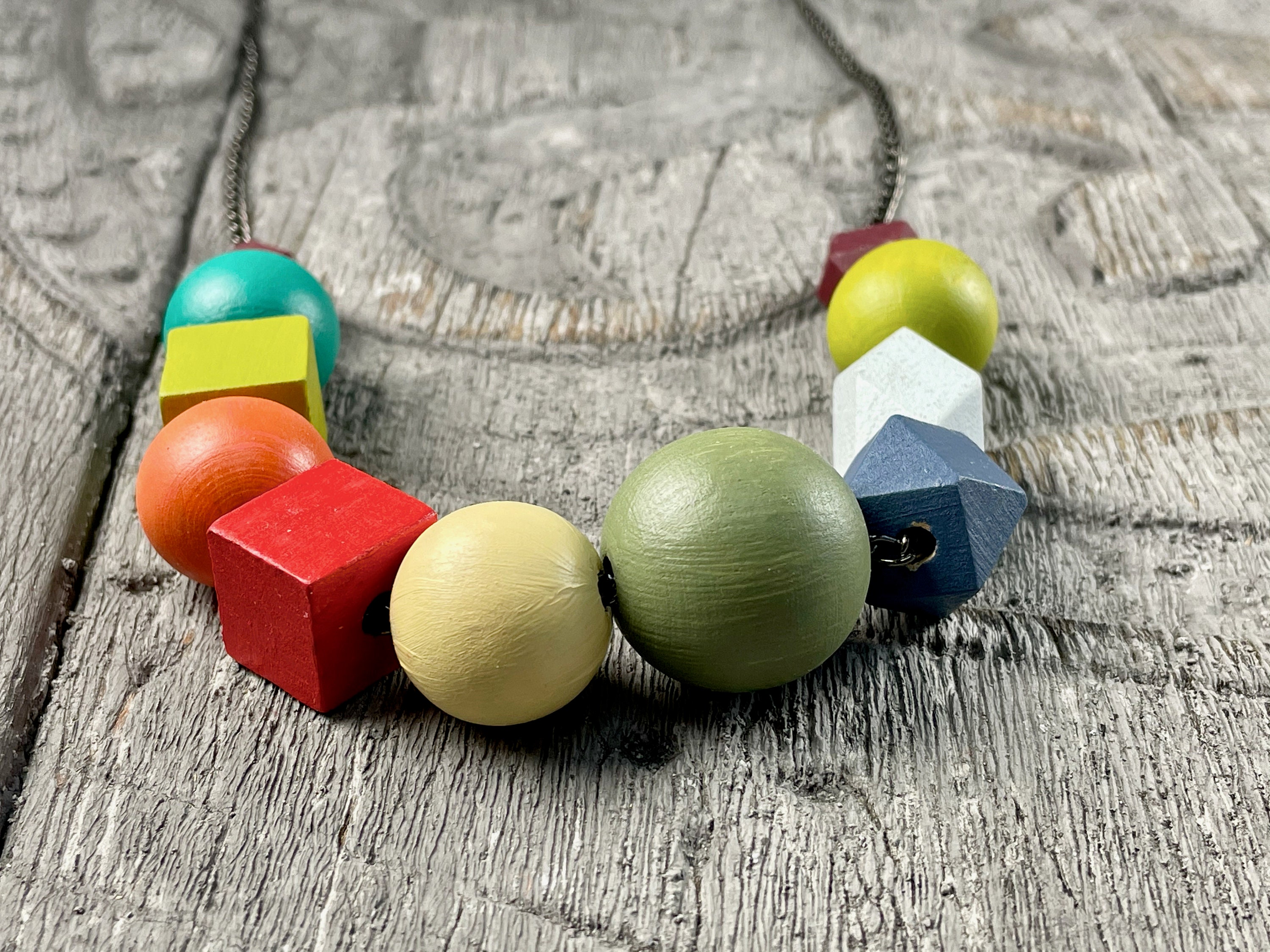 Collar de cuentas de madera geométrica pintada a mano de | Etsy