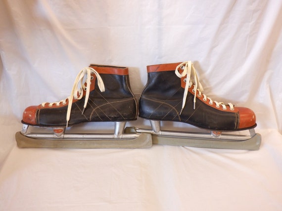 Vintage Men's Ice Skates, size 11 - image 2