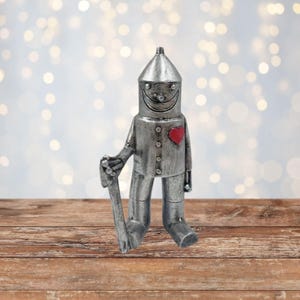 Wizard of Oz Tin Man Resin Figurine – Cartoon Garden Statue for Indoor/Outdoor Decor, Holiday Decoration Yellow Brick Road, Tin Man Heart