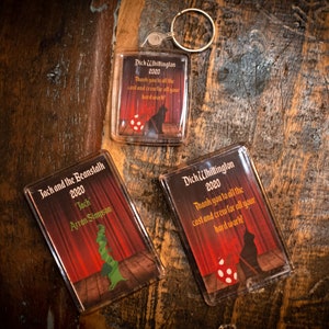 Portachiavi con magnete pantomima La bella e la bestia, Peter Pan, Dick Whittington, Aladino, Rapunzel, Jack e il fagiolo magico, Biancaneve, portachiavi addormentato