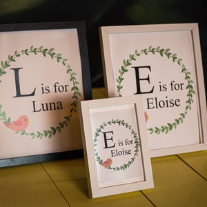 Impresión enmarcada con letras del alfabeto con nombre y letra personalizada para baby shower, regalo para niña recién nacida, recuerdo