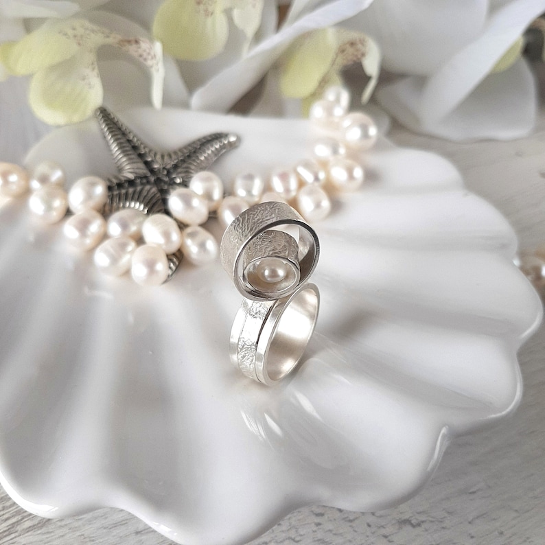 Pearl jewelry Pearl silver ring for bride Textured silver ring Bridal ring Geometrical ring Art deco silver ring with akoya pearl