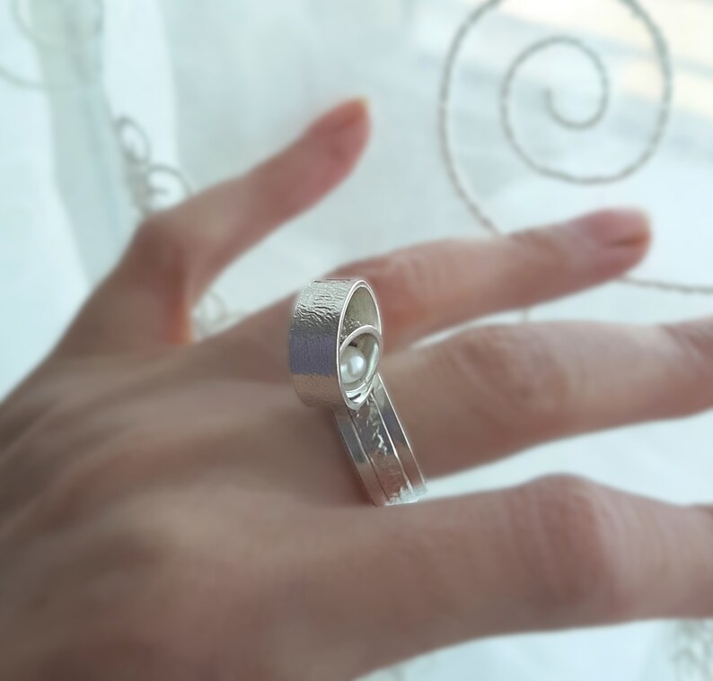 Pearl jewelry Pearl silver ring for bride Textured silver ring Bridal ring Geometrical ring Art deco silver ring with akoya pearl
