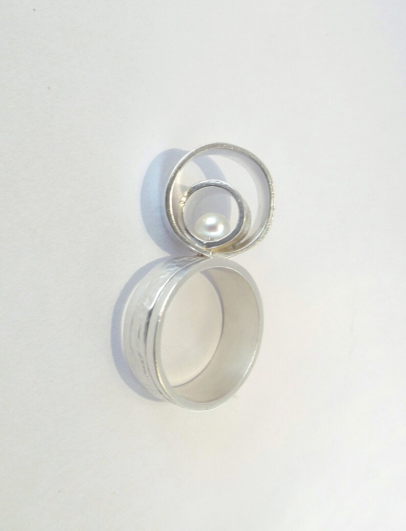 Pearl jewelry Pearl silver ring for bride Textured silver ring Bridal ring Geometrical ring Art deco silver ring with akoya pearl