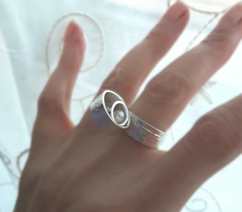 Pearl jewelry Pearl silver ring for bride Textured silver ring Bridal ring Geometrical ring Art deco silver ring with akoya pearl
