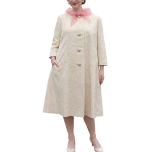ヴィンテージ 60年代 レディース XL クリーム色 フロッキー加工 ペイズリー柄 コート レーヨン Aライン シフォン スカーフトリム