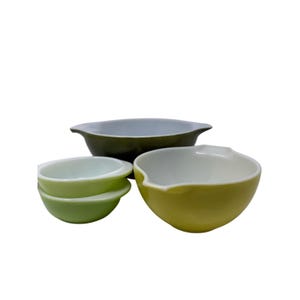 Vintage Pyrex 4-Piece Mixing Bowl Set Green White Nesting Bowls Mid Century