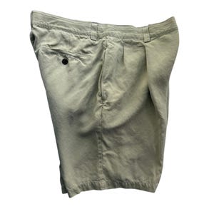 Pantalones cortos chinos plisados de seda color caqui para hombre Tommy Bahama, talla 35. Estilo casual de resort. imagen 4
