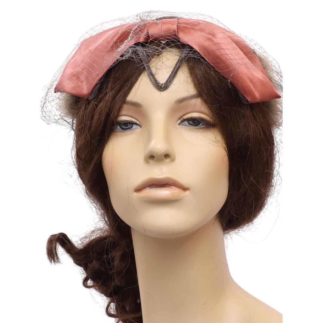 Vintage 50s Women display picture 3