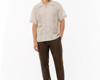 Camisa guayabera vintage de hombre de los años 70, talla pequeña, color topo, de la marca Calez, bordada, con 4 bolsillos.