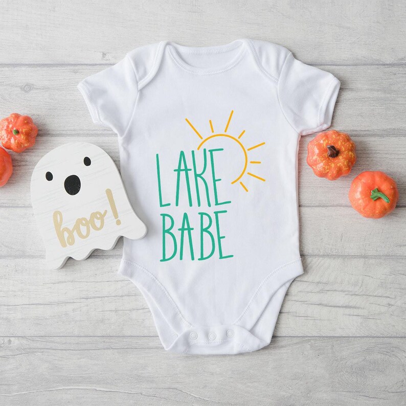 Lake Babe Onesie®, Summer Baby Onesie®, Camping Onesie®, Life is Better at the Lake Onesie®, Lake Babe Bodysuit, Adventure Onesie® Bild 5