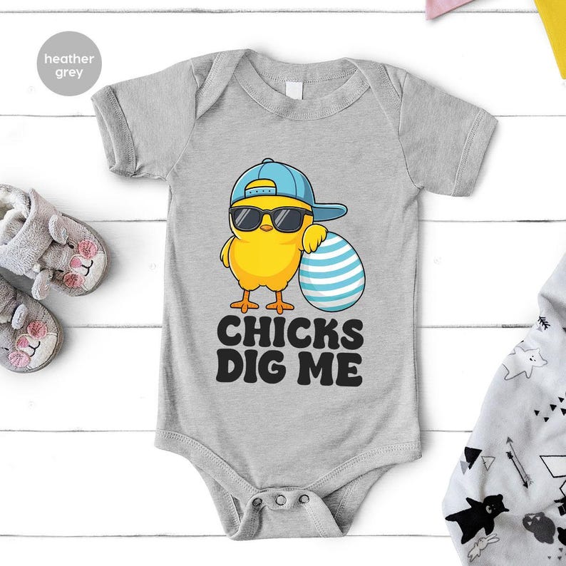 a baby bodysuit with the words chicks dig me on it