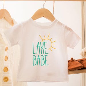 Lake Babe Onesie®, Summer Baby Onesie®, Camping Onesie®, Life is Better at the Lake Onesie®, Lake Babe Bodysuit, Adventure Onesie® Bild 4